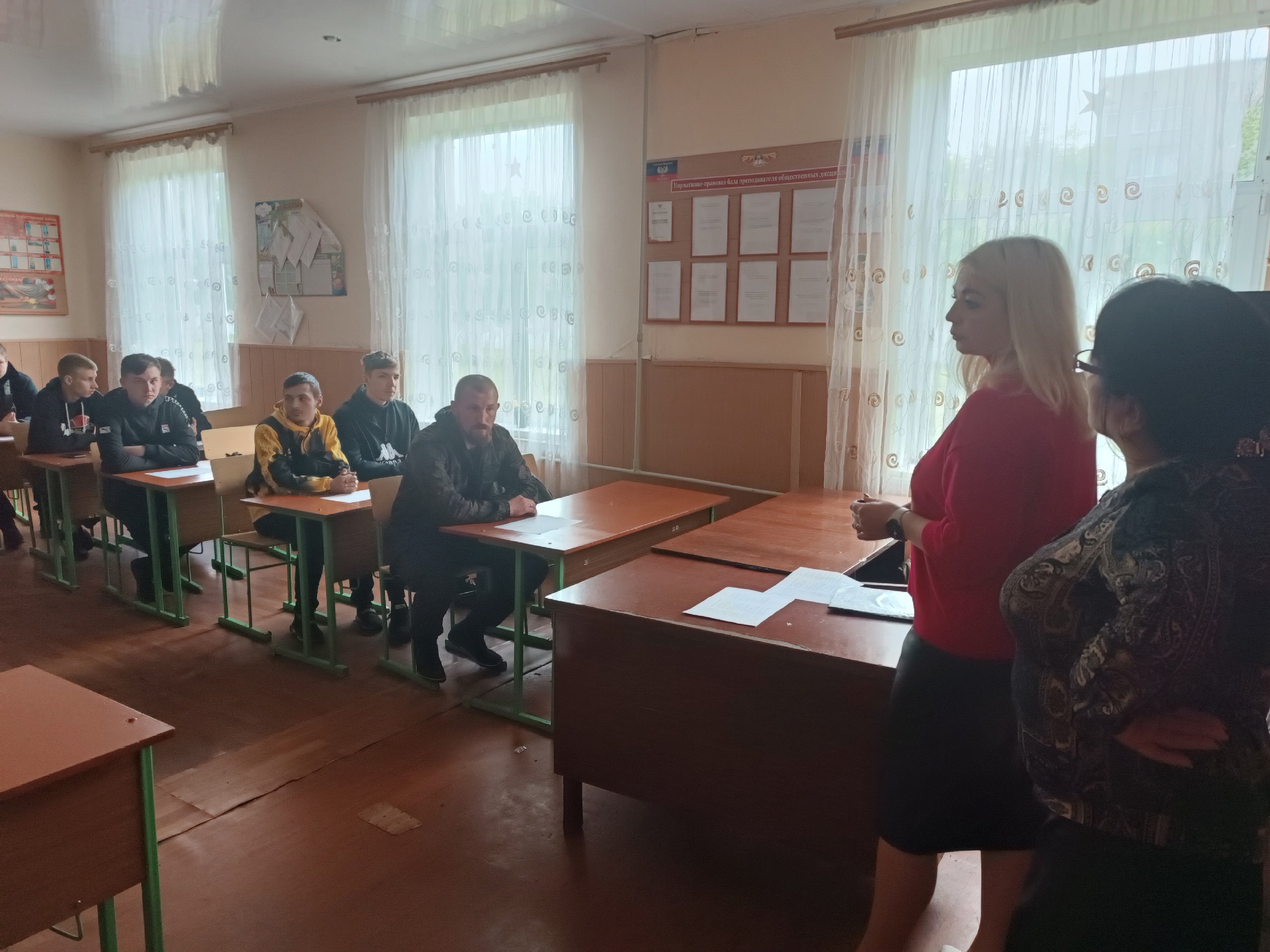 Встреча выпускников с представителями УТСЗН Червоногвардейского района г. Макеевки 3 2 - Макеевский Профессиональный Техникум