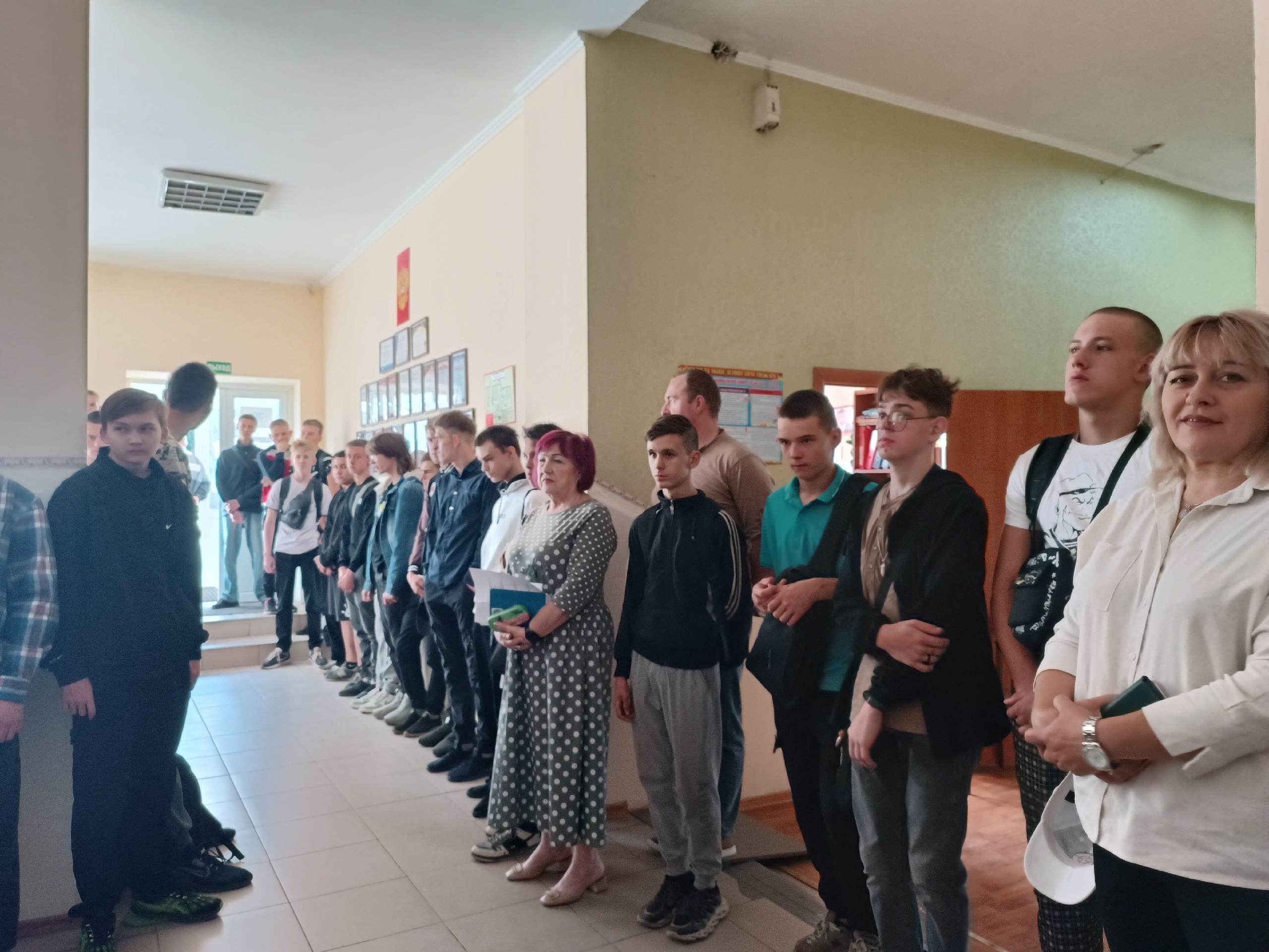 Вынос флага РФ по понедельникам 4phwwpmants - Макеевский Профессиональный Техникум