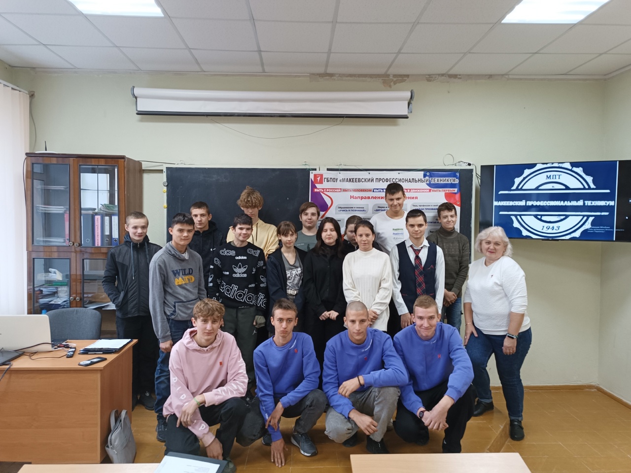 Образовательно - познавательное мероприятие "Светофор" со студентами с ОВЗ 10 - Макеевский Профессиональный Техникум